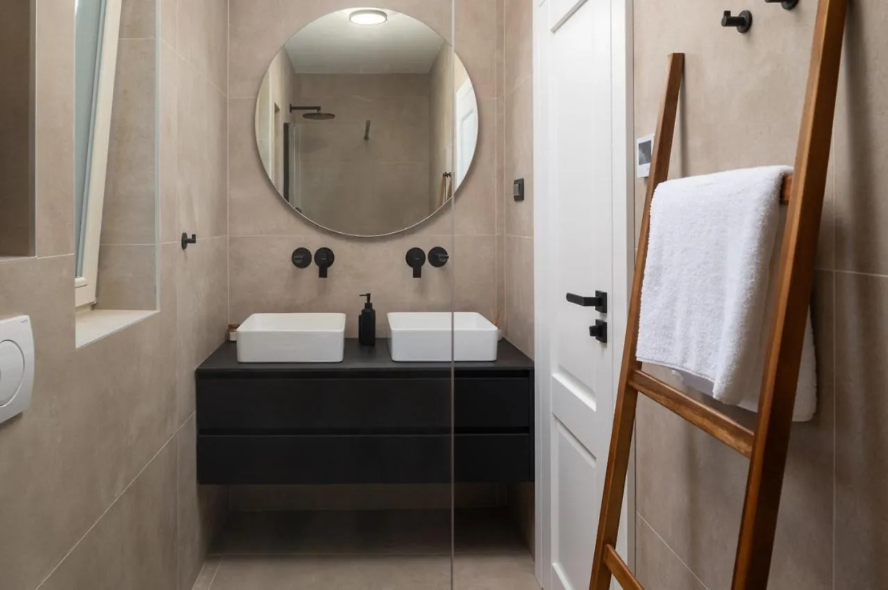 Luxury Villa Lovre Seaside Heated Pool Sauna 닌 0*,  크로아티아